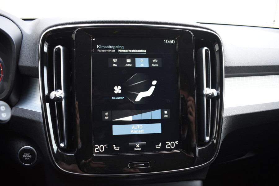 Volvo XC40 T2 129PK Automaat Business Pro / Navigatie / Parkeersensoren + Camera / Adaptieve Cruise Control / Stuur-Stoelverwarming / Elektrische Achterklep / LM Velgen