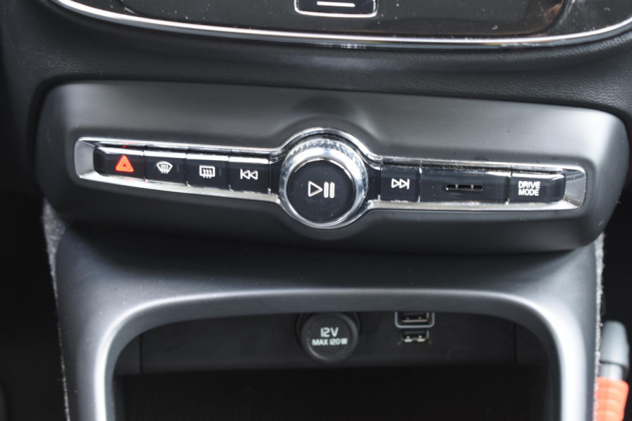 Volvo XC40 T2 129PK Automaat Business Pro / Navigatie / Parkeersensoren + Camera / Adaptieve Cruise Control / Stuur-Stoelverwarming / Elektrische Achterklep / LM Velgen
