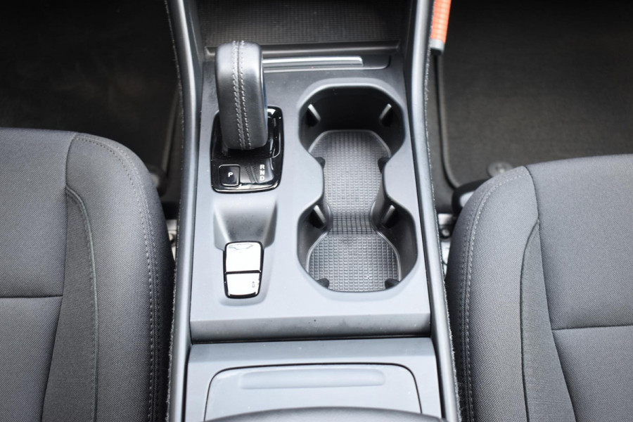 Volvo XC40 T2 129PK Automaat Business Pro / Navigatie / Parkeersensoren + Camera / Adaptieve Cruise Control / Stuur-Stoelverwarming / Elektrische Achterklep / LM Velgen
