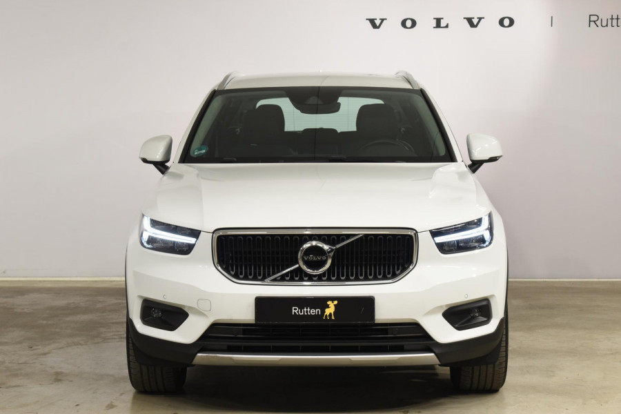 Volvo XC40 T2 129PK Automaat Business Pro / Navigatie / Parkeersensoren + Camera / Adaptieve Cruise Control / Stuur-Stoelverwarming / Elektrische Achterklep / LM Velgen
