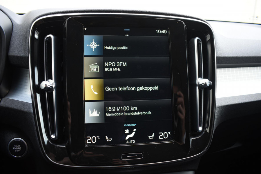 Volvo XC40 T2 129PK Automaat Business Pro / Navigatie / Parkeersensoren + Camera / Adaptieve Cruise Control / Stuur-Stoelverwarming / Elektrische Achterklep / LM Velgen