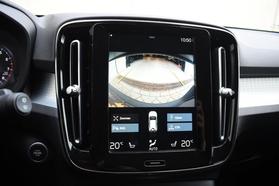 Volvo XC40 T2 129PK Automaat Business Pro / Navigatie / Parkeersensoren + Camera / Adaptieve Cruise Control / Stuur-Stoelverwarming / Elektrische Achterklep / LM Velgen