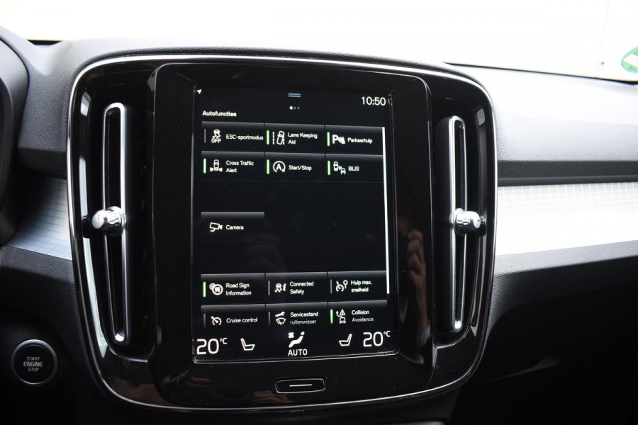 Volvo XC40 T2 129PK Automaat Business Pro / Navigatie / Parkeersensoren + Camera / Adaptieve Cruise Control / Stuur-Stoelverwarming / Elektrische Achterklep / LM Velgen