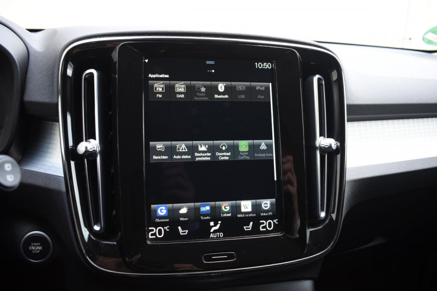 Volvo XC40 T2 129PK Automaat Business Pro / Navigatie / Parkeersensoren + Camera / Adaptieve Cruise Control / Stuur-Stoelverwarming / Elektrische Achterklep / LM Velgen