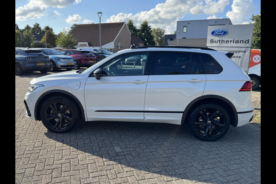 Volkswagen Tiguan 1.4 TSI eHybrid R-Line Business+ 245pk PHEV | Trekhaak | Panorama dak | Adaptieve Cruise | Achteruitrijcamera | Stoelverwarming | Virtuele cockpit | 1.800kg Trekgewicht !