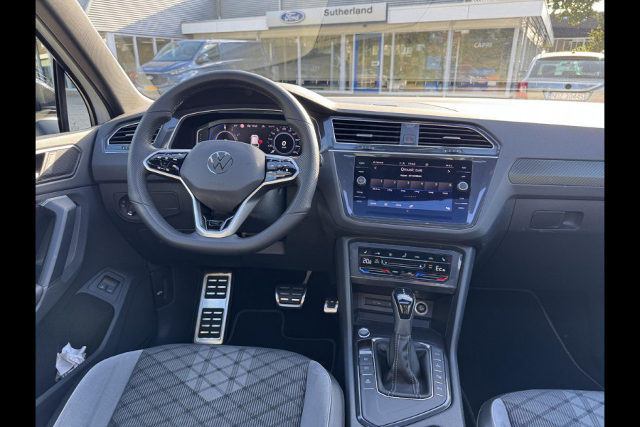 Volkswagen Tiguan 1.4 TSI eHybrid R-Line Business+ 245pk PHEV | Trekhaak | Panorama dak | Adaptieve Cruise | Achteruitrijcamera | Stoelverwarming | Virtuele cockpit | 1.800kg Trekgewicht !