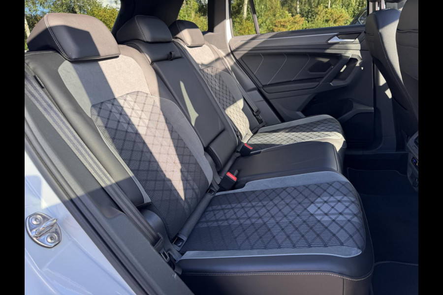 Volkswagen Tiguan 1.4 TSI eHybrid R-Line Business+ 245pk PHEV | Trekhaak | Panorama dak | Adaptieve Cruise | Achteruitrijcamera | Stoelverwarming | Virtuele cockpit | 1.800kg Trekgewicht !