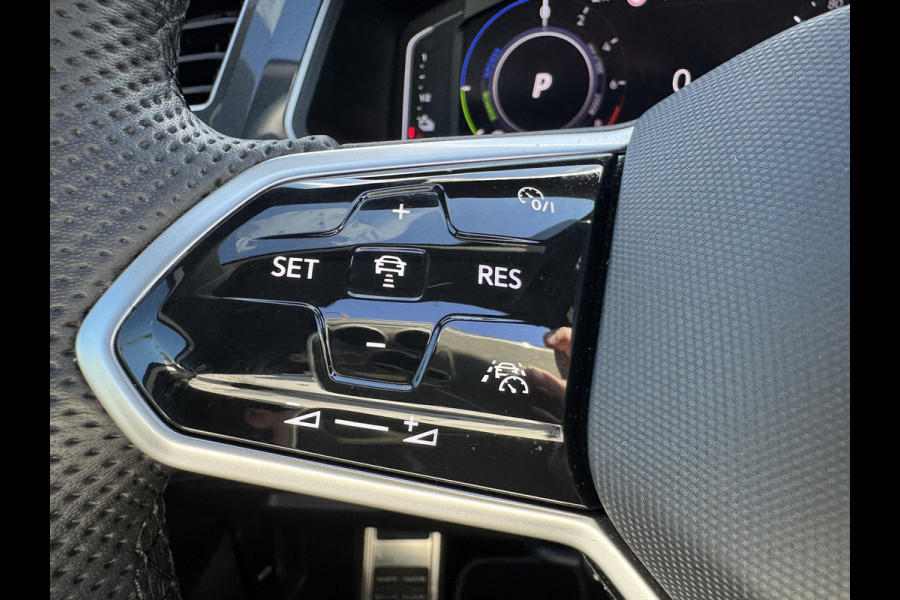 Volkswagen Tiguan 1.4 TSI eHybrid R-Line Business+ 245pk PHEV | Trekhaak | Panorama dak | Adaptieve Cruise | Achteruitrijcamera | Stoelverwarming | Virtuele cockpit | 1.800kg Trekgewicht !