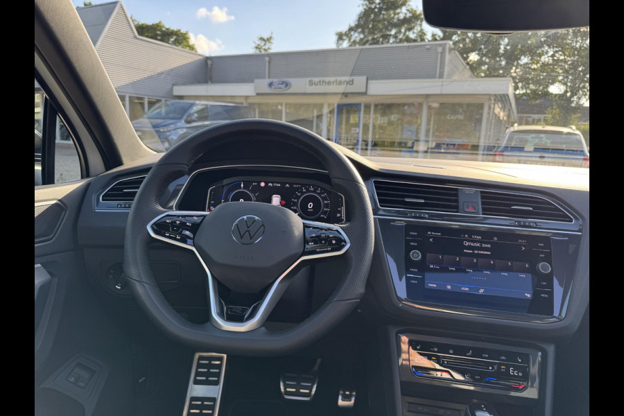 Volkswagen Tiguan 1.4 TSI eHybrid R-Line Business+ 245pk PHEV | Trekhaak | Panorama dak | Adaptieve Cruise | Achteruitrijcamera | Stoelverwarming | Virtuele cockpit | 1.800kg Trekgewicht !