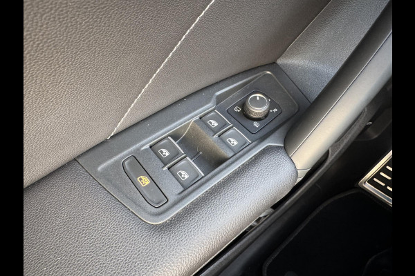 Volkswagen Tiguan 1.4 TSI eHybrid R-Line Business+ 245pk PHEV | Trekhaak | Panorama dak | Adaptieve Cruise | Achteruitrijcamera | Stoelverwarming | Virtuele cockpit | 1.800kg Trekgewicht !