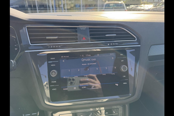 Volkswagen Tiguan 1.4 TSI eHybrid R-Line Business+ 245pk PHEV | Trekhaak | Panorama dak | Adaptieve Cruise | Achteruitrijcamera | Stoelverwarming | Virtuele cockpit | 1.800kg Trekgewicht !