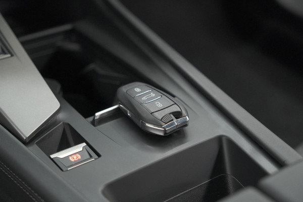 Peugeot 408 1.2 Hybrid 136 e-DSC6 Allure | 360 Camera | Navigatie | Parkeersensoren | Apple Carplay