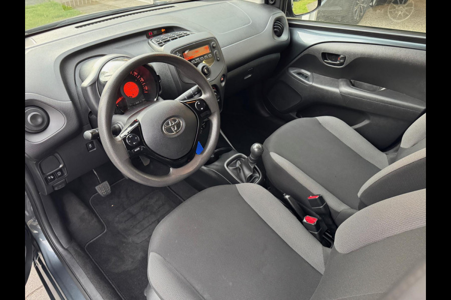 Toyota Aygo 1.0 VVT-i 72pk x-fun | Airco, Bluetooth, LM velgen, Elektrische ramen, Snelheidsbegrenzer