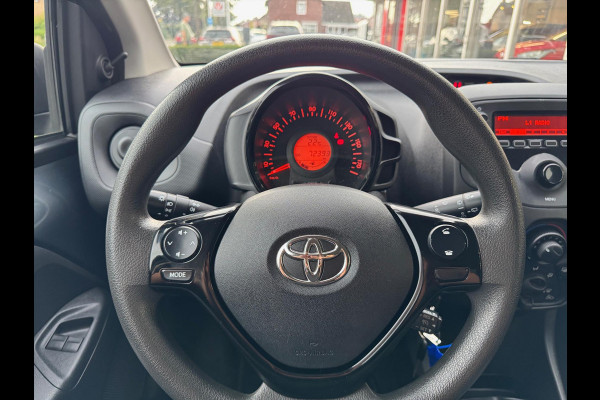 Toyota Aygo 1.0 VVT-i 72pk x-fun | Airco, Bluetooth, LM velgen, Elektrische ramen, Snelheidsbegrenzer
