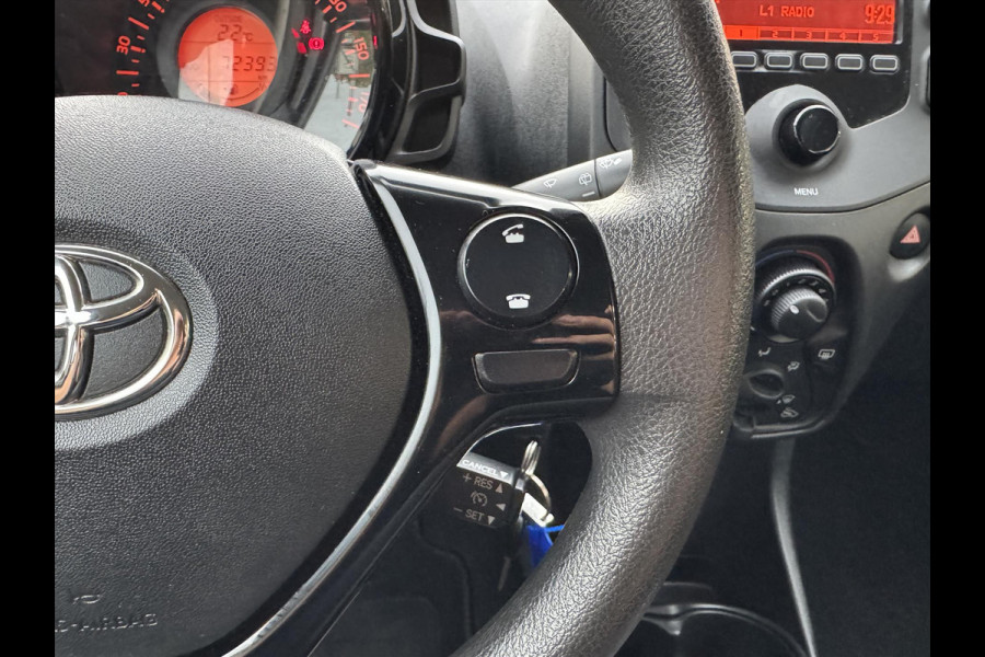 Toyota Aygo 1.0 VVT-i 72pk x-fun | Airco, Bluetooth, LM velgen, Elektrische ramen, Snelheidsbegrenzer