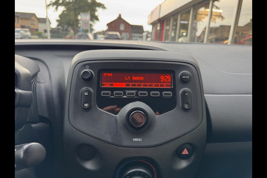 Toyota Aygo 1.0 VVT-i 72pk x-fun | Airco, Bluetooth, LM velgen, Elektrische ramen, Snelheidsbegrenzer