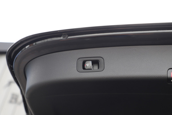 Mercedes-Benz GLC 400e AMG 4-Matic | 381PK | Luchtvering | Achterasbesturing | Head-up | Keyles-go | Pano | Sfeerverlichting | Burmester | Memory Mercedes-Benz GLC 400e AMG 4-Matic | 381PK | Luchtvering | Achterasbesturing | Head-up | Keyles-go | Pano | Sfeerverlichting | Burmester | Memory