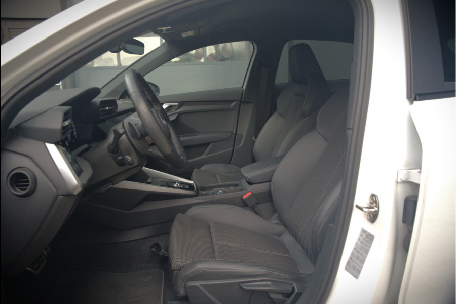 Audi A3 Sportback 45 TFSI e S edition Competition | S-Line | RS Seats | Stoelverwarming | Camera | Navigatie | Cruise Control | LED | Keyless | Virtual Cockpit | Apple Carplay | Parkeersensoren | Audi A3 Sportback 45 TFSI e S edition Competition | S-Line | RS Seats | Stoelverwarming | Camera | Navigatie | Cruise Control | LED | Keyless | Virtual Cockpit | Apple Carplay | Parkeersensoren |