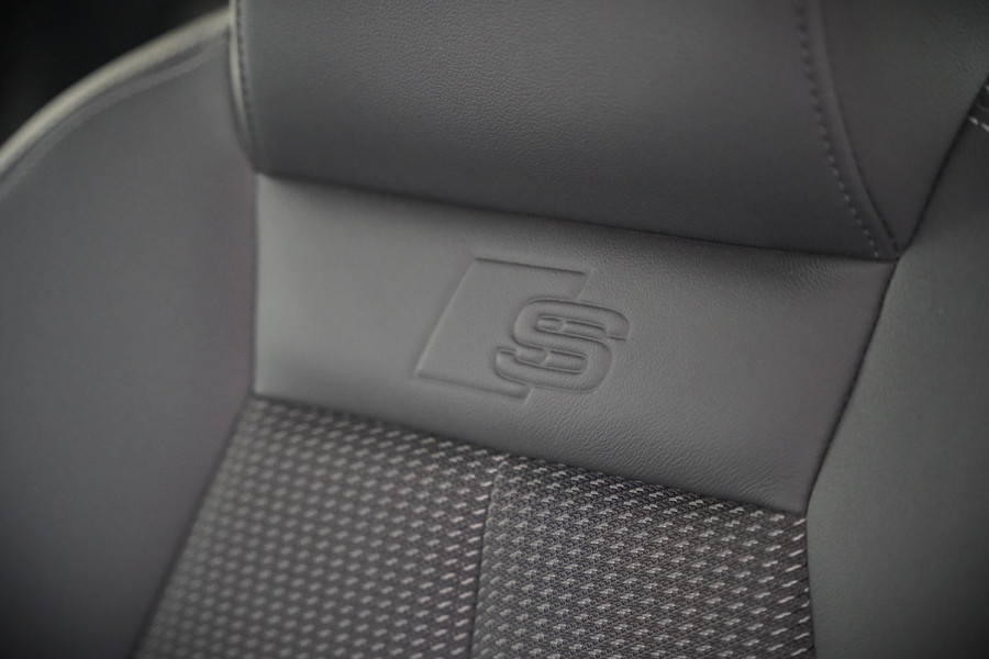 Audi A3 Sportback 45 TFSI e S edition Competition | S-Line | RS Seats | Stoelverwarming | Camera | Navigatie | Cruise Control | LED | Keyless | Virtual Cockpit | Apple Carplay | Parkeersensoren | Audi A3 Sportback 45 TFSI e S edition Competition | S-Line | RS Seats | Stoelverwarming | Camera | Navigatie | Cruise Control | LED | Keyless | Virtual Cockpit | Apple Carplay | Parkeersensoren |