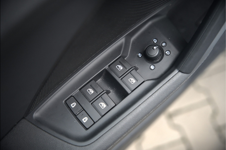 Audi A3 Sportback 45 TFSI e S edition Competition | S-Line | RS Seats | Stoelverwarming | Camera | Navigatie | Cruise Control | LED | Keyless | Virtual Cockpit | Apple Carplay | Parkeersensoren | Audi A3 Sportback 45 TFSI e S edition Competition | S-Line | RS Seats | Stoelverwarming | Camera | Navigatie | Cruise Control | LED | Keyless | Virtual Cockpit | Apple Carplay | Parkeersensoren |