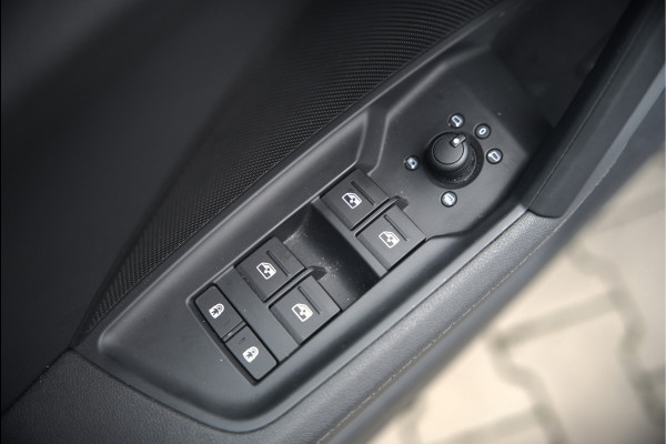 Audi A3 Sportback 45 TFSI e S edition Competition | S-Line | RS Seats | Stoelverwarming | Camera | Navigatie | Cruise Control | LED | Keyless | Virtual Cockpit | Apple Carplay | Parkeersensoren | Audi A3 Sportback 45 TFSI e S edition Competition | S-Line | RS Seats | Stoelverwarming | Camera | Navigatie | Cruise Control | LED | Keyless | Virtual Cockpit | Apple Carplay | Parkeersensoren |