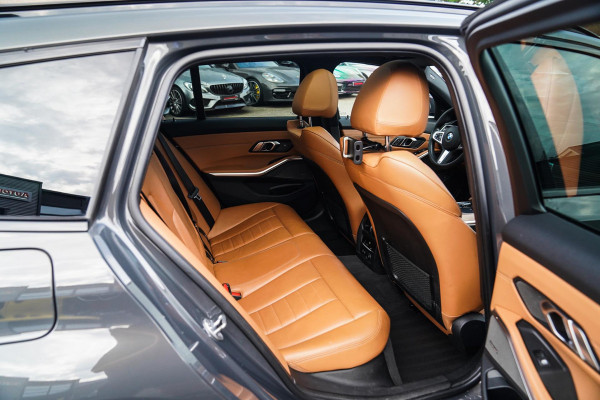 BMW 3 Serie Touring 330i High Executive Edition | M-pakket | Panorama | Harman/Kardon | Dravitgrau | Camera | Luxe Leder | BMW LED