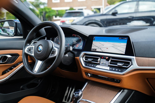 BMW 3 Serie Touring 330i High Executive Edition | M-pakket | Panorama | Harman/Kardon | Dravitgrau | Camera | Luxe Leder | BMW LED