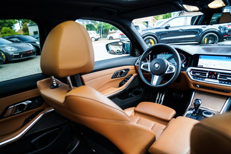 BMW 3 Serie Touring 330i High Executive Edition | M-pakket | Panorama | Harman/Kardon | Dravitgrau | Camera | Luxe Leder | BMW LED