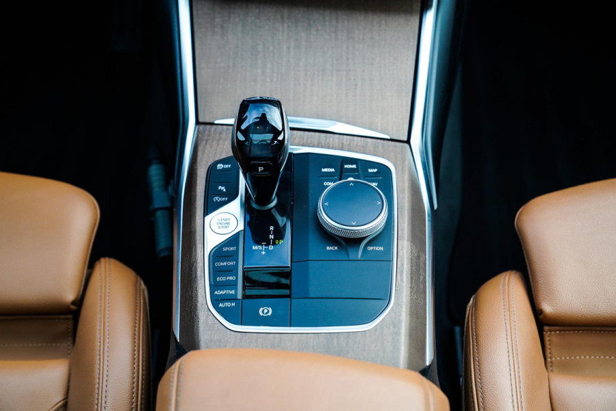 BMW 3 Serie Touring 330i High Executive Edition | M-pakket | Panorama | Harman/Kardon | Dravitgrau | Camera | Luxe Leder | BMW LED