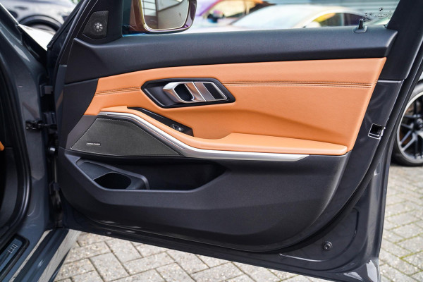 BMW 3 Serie Touring 330i High Executive Edition | M-pakket | Panorama | Harman/Kardon | Dravitgrau | Camera | Luxe Leder | BMW LED