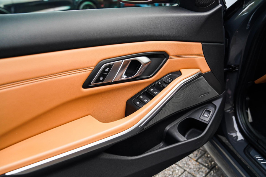 BMW 3 Serie Touring 330i High Executive Edition | M-pakket | Panorama | Harman/Kardon | Dravitgrau | Camera | Luxe Leder | BMW LED