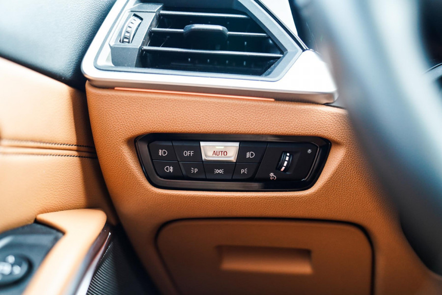 BMW 3 Serie Touring 330i High Executive Edition | M-pakket | Panorama | Harman/Kardon | Dravitgrau | Camera | Luxe Leder | BMW LED
