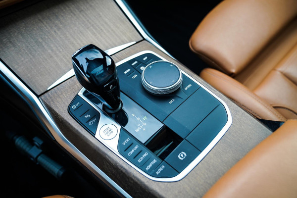 BMW 3 Serie Touring 330i High Executive Edition | M-pakket | Panorama | Harman/Kardon | Dravitgrau | Camera | Luxe Leder | BMW LED