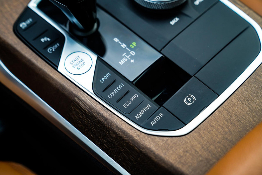 BMW 3 Serie Touring 330i High Executive Edition | M-pakket | Panorama | Harman/Kardon | Dravitgrau | Camera | Luxe Leder | BMW LED