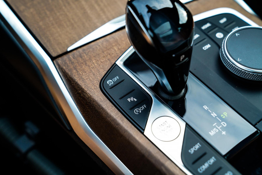BMW 3 Serie Touring 330i High Executive Edition | M-pakket | Panorama | Harman/Kardon | Dravitgrau | Camera | Luxe Leder | BMW LED