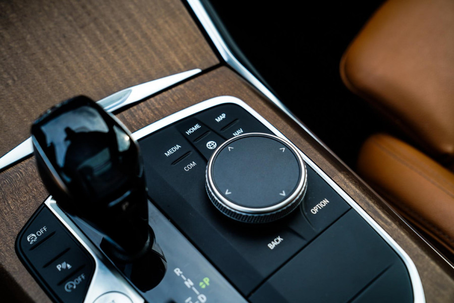 BMW 3 Serie Touring 330i High Executive Edition | M-pakket | Panorama | Harman/Kardon | Dravitgrau | Camera | Luxe Leder | BMW LED