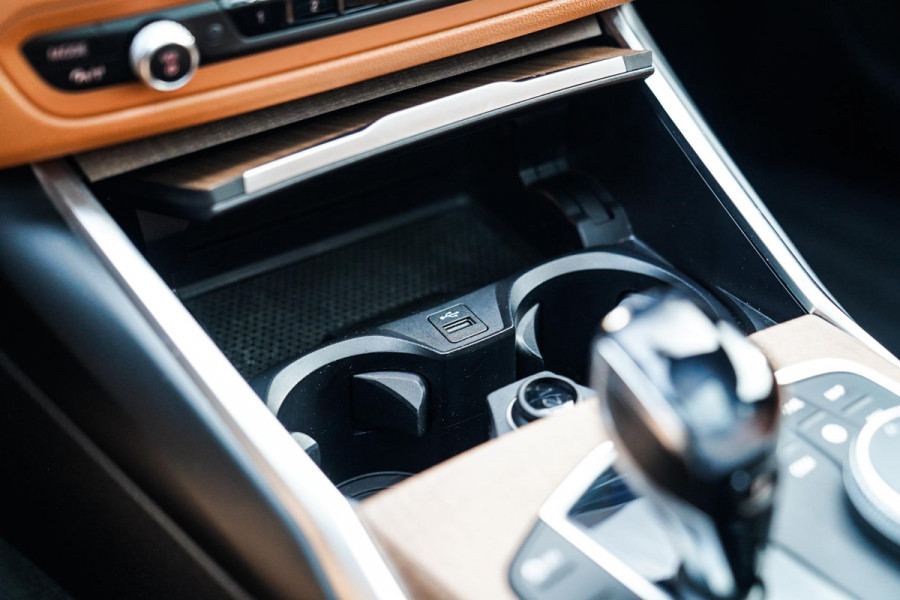 BMW 3 Serie Touring 330i High Executive Edition | M-pakket | Panorama | Harman/Kardon | Dravitgrau | Camera | Luxe Leder | BMW LED