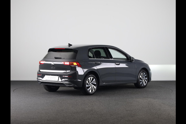 Volkswagen Golf 1.4 eHybrid Style 204 pk Automaat (DSG) | Navigatie | Parkeersensoren | Achteruitrijcamera | Adaptieve cruise control | LED koplampen | Stoelverwarming |
