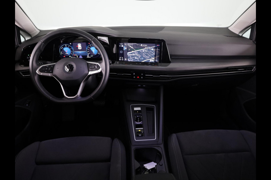 Volkswagen Golf 1.4 eHybrid Style 204 pk Automaat (DSG) | Navigatie | Parkeersensoren | Achteruitrijcamera | Adaptieve cruise control | LED koplampen | Stoelverwarming |