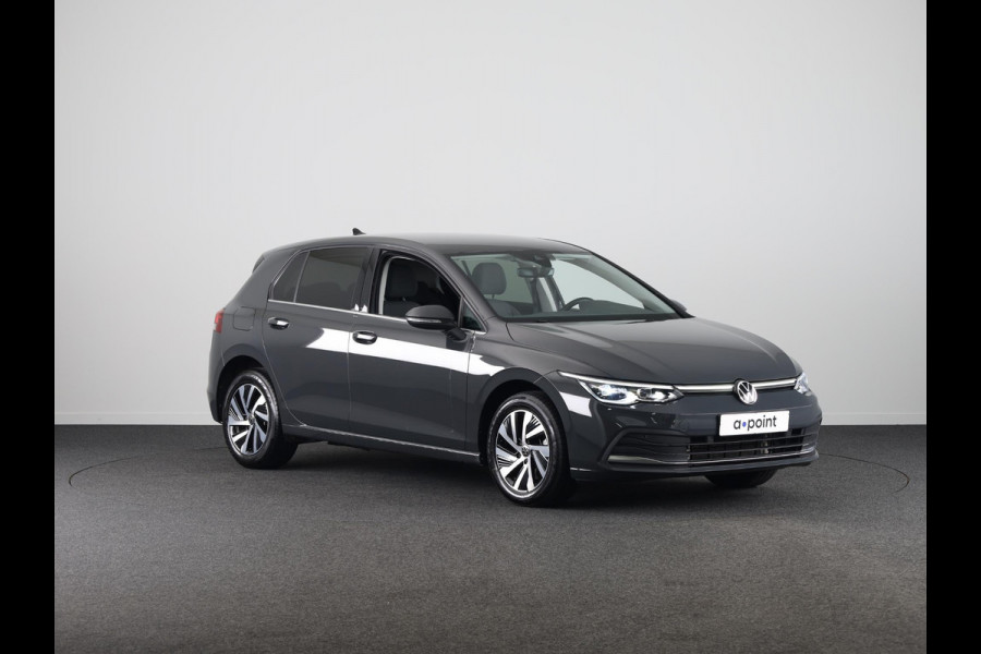 Volkswagen Golf 1.4 eHybrid Style 204 pk Automaat (DSG) | Navigatie | Parkeersensoren | Achteruitrijcamera | Adaptieve cruise control | LED koplampen | Stoelverwarming |