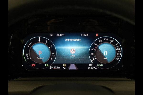 Volkswagen Golf 1.4 eHybrid Style 204 pk Automaat (DSG) | Navigatie | Parkeersensoren | Achteruitrijcamera | Adaptieve cruise control | LED koplampen | Stoelverwarming |