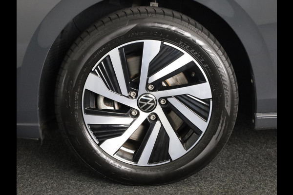 Volkswagen Golf 1.4 eHybrid Style 204 pk Automaat (DSG) | Navigatie | Parkeersensoren | Achteruitrijcamera | Adaptieve cruise control | LED koplampen | Stoelverwarming |