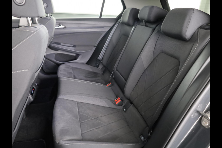 Volkswagen Golf 1.4 eHybrid Style 204 pk Automaat (DSG) | Navigatie | Parkeersensoren | Achteruitrijcamera | Adaptieve cruise control | LED koplampen | Stoelverwarming |