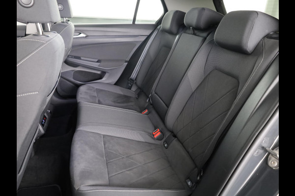 Volkswagen Golf 1.4 eHybrid Style 204 pk Automaat (DSG) | Navigatie | Parkeersensoren | Achteruitrijcamera | Adaptieve cruise control | LED koplampen | Stoelverwarming |