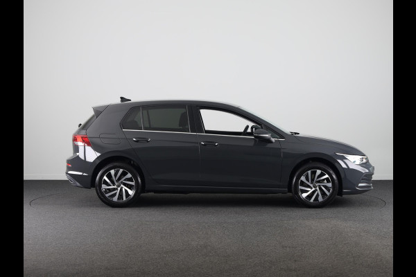 Volkswagen Golf 1.4 eHybrid Style 204 pk Automaat (DSG) | Navigatie | Parkeersensoren | Achteruitrijcamera | Adaptieve cruise control | LED koplampen | Stoelverwarming |