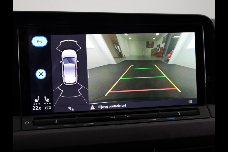Volkswagen Golf 1.4 eHybrid Style 204 pk Automaat (DSG) | Navigatie | Parkeersensoren | Achteruitrijcamera | Adaptieve cruise control | LED koplampen | Stoelverwarming |