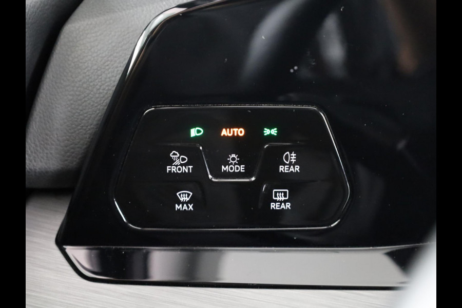 Volkswagen Golf 1.4 eHybrid Style 204 pk Automaat (DSG) | Navigatie | Parkeersensoren | Achteruitrijcamera | Adaptieve cruise control | LED koplampen | Stoelverwarming |