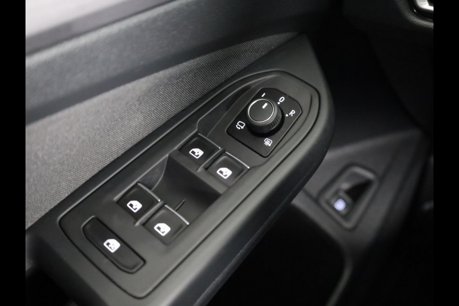Volkswagen Golf 1.4 eHybrid Style 204 pk Automaat (DSG) | Navigatie | Parkeersensoren | Achteruitrijcamera | Adaptieve cruise control | LED koplampen | Stoelverwarming |