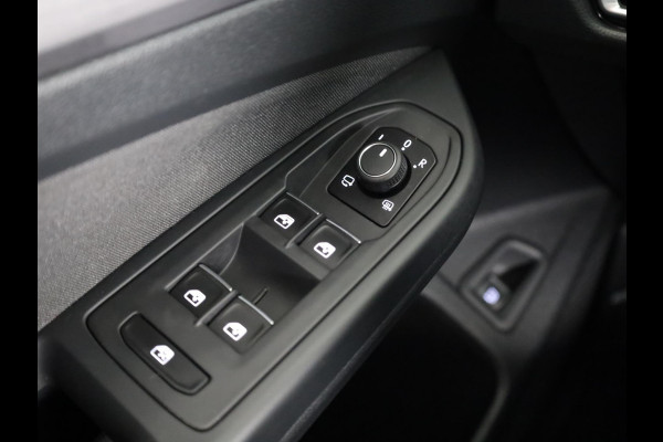 Volkswagen Golf 1.4 eHybrid Style 204 pk Automaat (DSG) | Navigatie | Parkeersensoren | Achteruitrijcamera | Adaptieve cruise control | LED koplampen | Stoelverwarming |