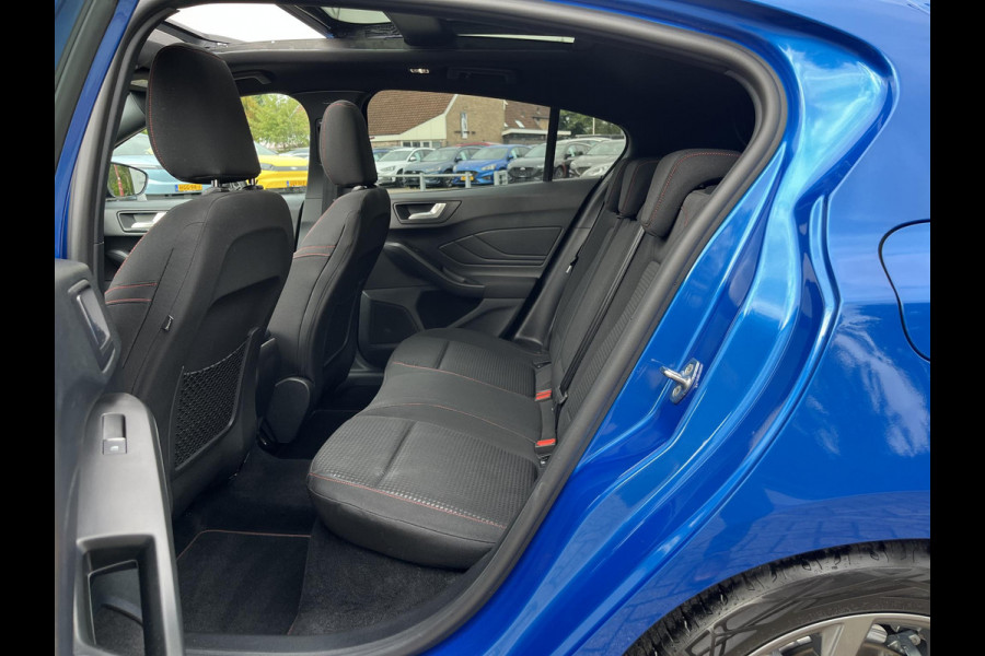 Ford Focus 1.0 EcoBoost Hybrid ST Line X Automaat | Panoramadak | Winter Pack | Adaptive cruise control | Camera